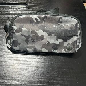 NWT Lululemon Black Camo Everywhere Belt Bag SOLD OUT ONLINE